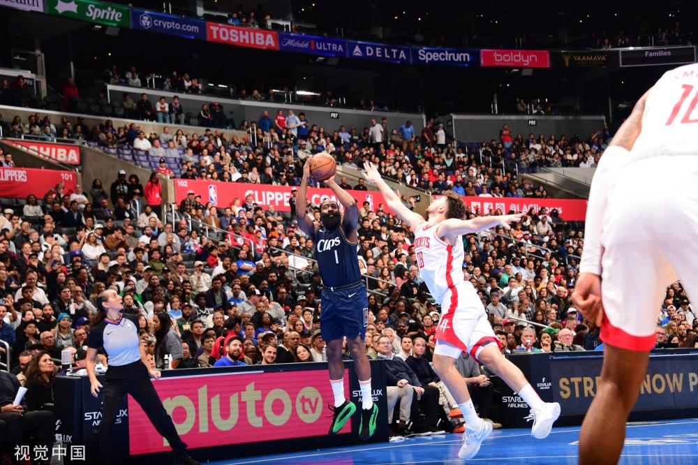 李毅肩负球 李毅肩负球