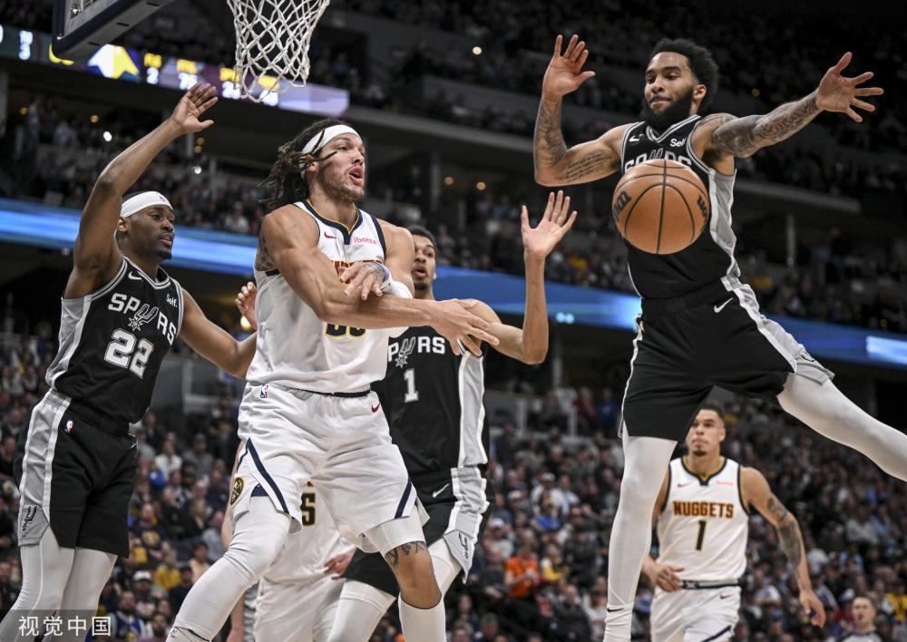 库里两次崴 库里两次崴